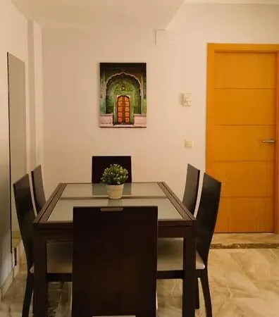 Bonito En Con Piscina Appartamento